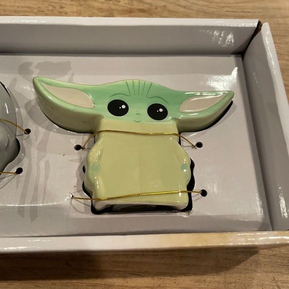 NIB Lucas Films Star Wars Baby Yoda Grogu Salt & Pepper Set - Picture 3 of 5